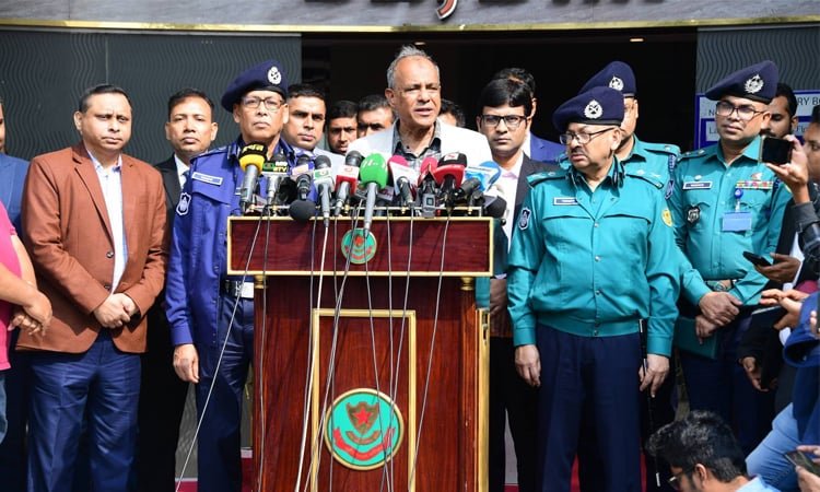 অপরাধীদের আইনের আওতায় আনার আহ্বান স্বরাষ্ট্র উপদেষ্টার