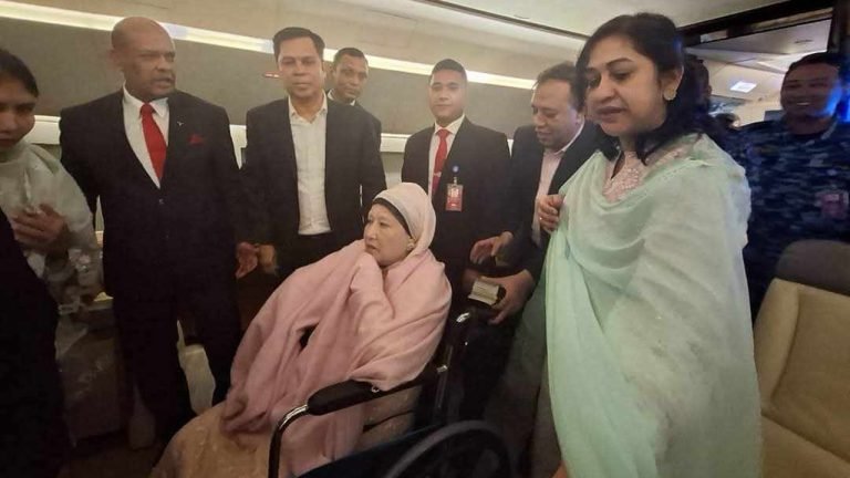 খালেদা জিয়ার সঙ্গে লন্ডনে গেলেন যারা
