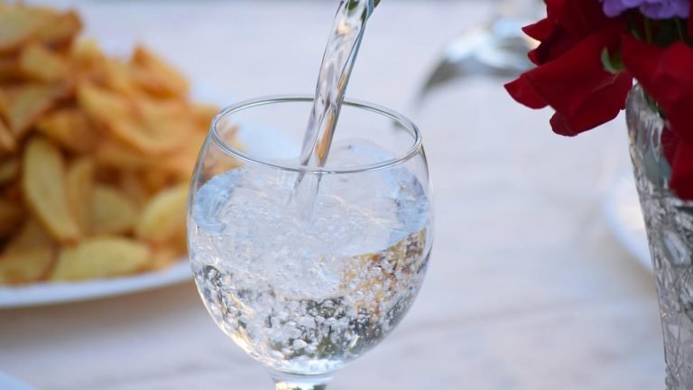 পানি পান করার সহজ উপায়, যা আপনার সুস্থতা নিশ্চিত করবে!