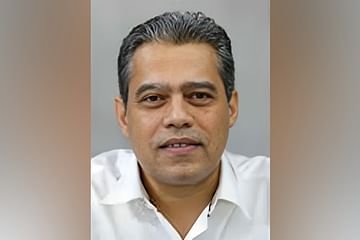 খালেদা জিয়ার লন্ডনযাত্রার প্রাক্কালে ফেসবুকে মাহী বি চৌধুরীর আবেগঘন পোস্ট