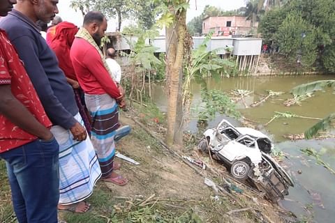ফরিদপুরে ট্রেন-মাইক্রোবাস সংঘর্ষে নিহত ৫