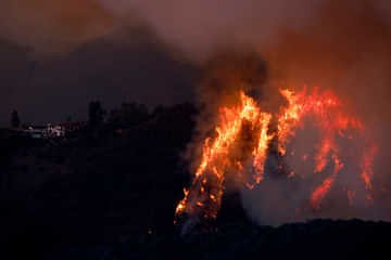 যুক্তরাষ্ট্রে পশ্চিমে দাবানল, দক্ষিণে তুষার