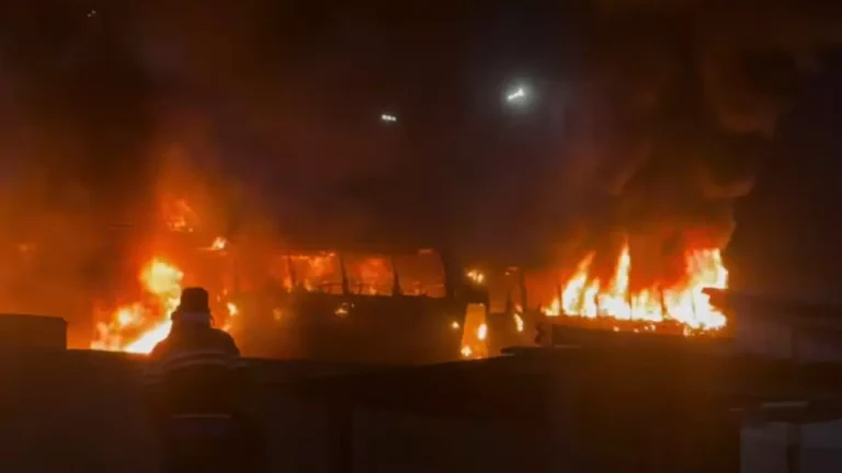 সাভারে ভয়াবহ দুর্ঘটনায় দুই বাস ও অ্যাম্বুলেন্সে আগুন, নিহত ৪