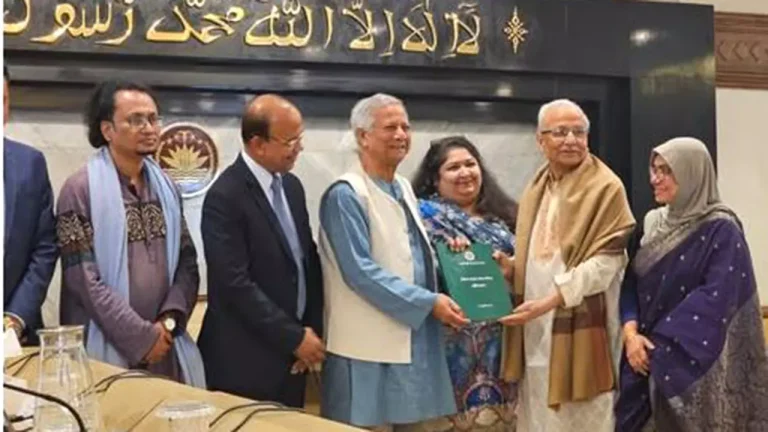 প্রধান উপদেষ্টার কাছে সংস্কার প্রস্তাব জমা দিল ৪ কমিশন