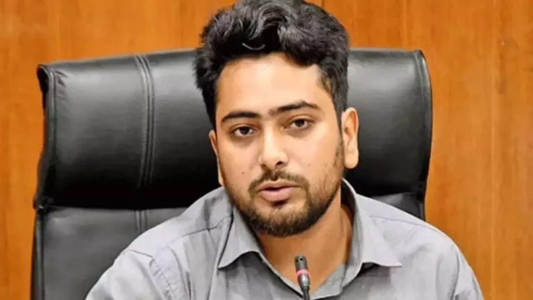রাজনৈতিক দল গঠনের সিদ্ধান্ত হয়নি: তথ্য উপদেষ্টা নাহিদ ইসলাম