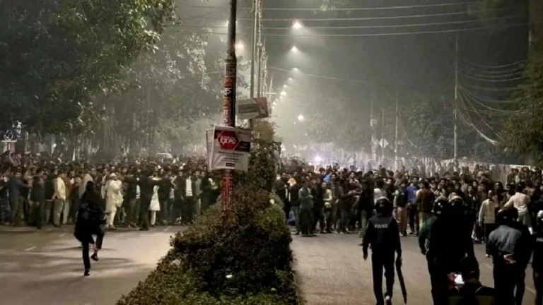 ঢাকা বিশ্ববিদ্যালয় ও সাত কলেজের শিক্ষার্থীদের মধ্যে সংঘর্ষ, ২০ জন আহত