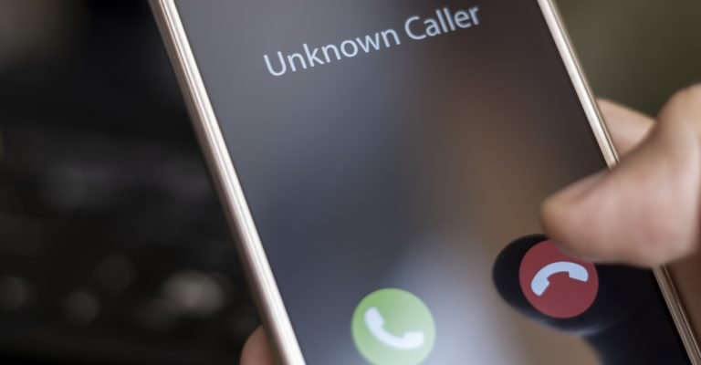 অপরিচিত নম্বর থেকে ফোন? জানুন কীভাবে প্রতারণা থেকে সুরক্ষিত থাকবেন