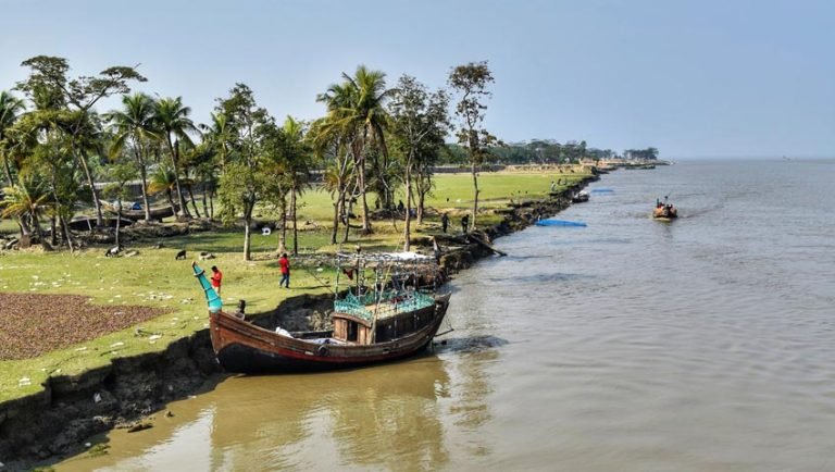 মনপুরায় মাছ ধরতে গিয়ে জেলে নিখোঁজ, ৪ ঘণ্টায়ও মেলেনি সন্ধান