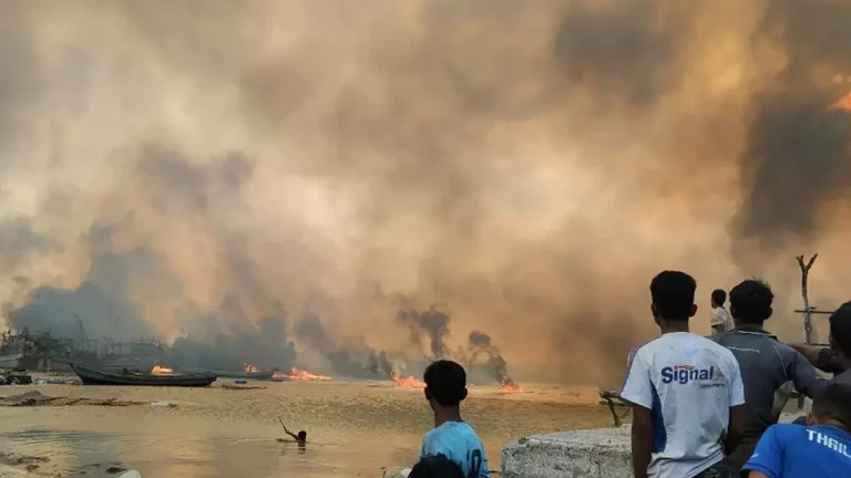রাখাইনে জান্তা বাহিনীর বিমান হামলায় শিশুসহ নিহত ৪০, মৃতের সংখ্যা বাড়ার আশঙ্কা