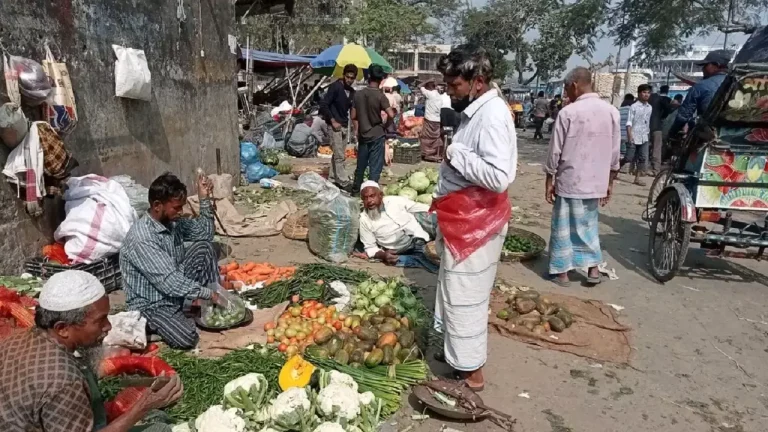 কর আরোপে ক্ষুব্ধ বরিশালের সাধারণ মানুষ