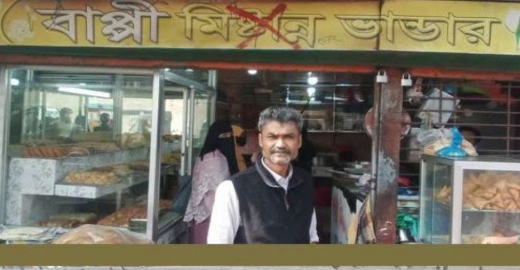 ১০ বছর ধরে শতাধিক পাখিকে খাবার খাওয়ান বাকেরগঞ্জের বিপুল দাস