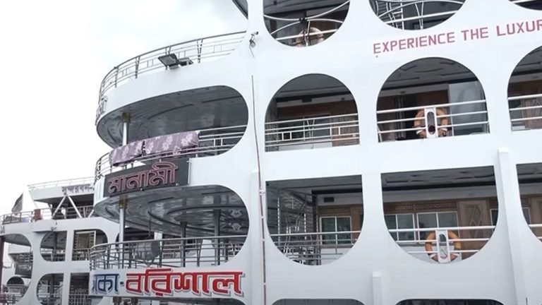 বরিশালে সিন্ডিকেটের কবলে বিলাসবহুল লঞ্চের টিকিট