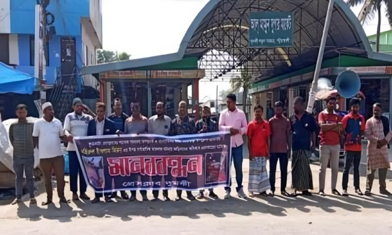 জহিরুল ইসলামের ওপর হামলার প্রতিবাদে দুমকিতে মানববন্ধন