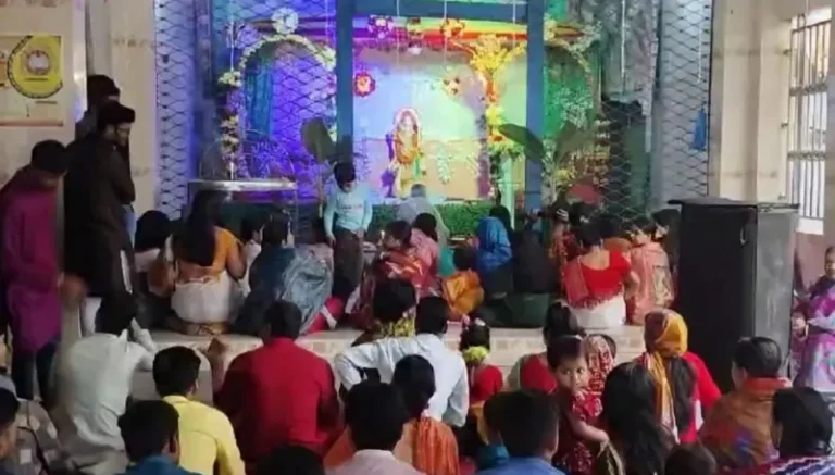 পটুয়াখালীতে উৎসবমুখর পরিবেশে সরস্বতী পূজা উদযাপন