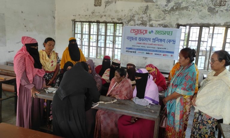 কলাপাড়ায় বসুন্ধরা শুভসংঘের উদ্যোগে নারীদের সেলাই প্রশিক্ষণ