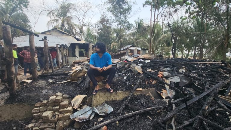 কনটেন্ট ক্রিয়েটর কাফির বাড়িতে আগুন দেয়ার ঘটনায় থানায় মামলা