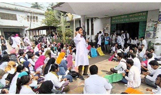 শেবামেকে অষ্টম দিনেও চলছে শিক্ষক সংকটের প্রতিবাদে শাটডাউন