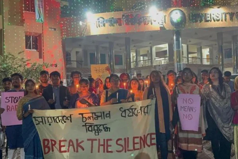 বরিশাল বিশ্ববিদ্যালয়ে মোমবাতি প্রজ্জলন, ধর্ষণবিরোধী বিক্ষোভ