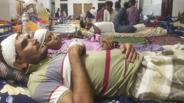 বরগুনায় ছোট ভাইদের বিরুদ্ধে হত্যা চেষ্টার অভিযোগ বড় ভাইয়ের