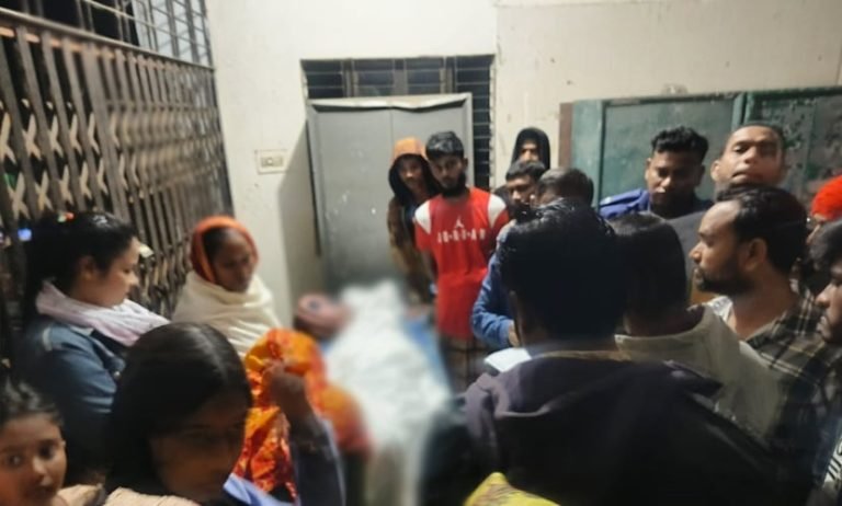 কলাপাড়ায় অটোরিকশার চাকার সঙ্গে ওড়না পেঁচিয়ে শিক্ষার্থীর মৃত্যু