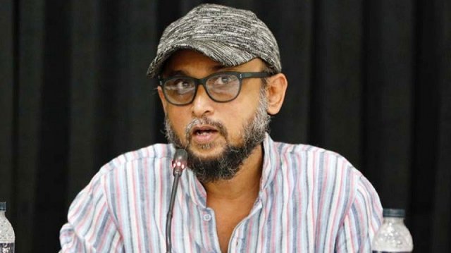 পুরস্কারপ্রাপ্তদের পেছনে দাঁড় করিয়ে ফটোসেশন নিয়ে ব্যাখ্যা দিলেন উপদেষ্টা ফারুকী