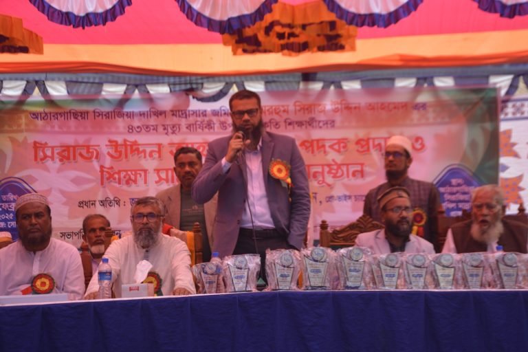 দুমকীতে কৃতি শিক্ষার্থীদের স্মৃতি পদক প্রদান