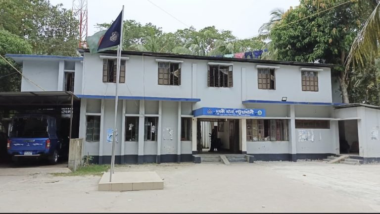 দুমকীতে মাদকের ছড়াছড়ি, ঝুঁকছে শিক্ষার্থীরা