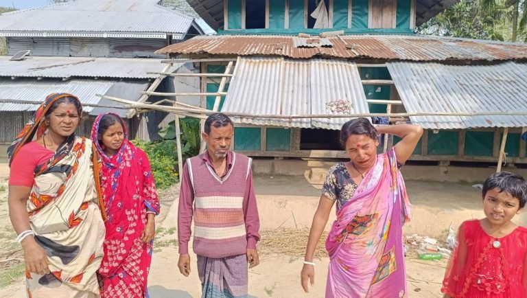 দশমিনায় এক রাতে ২২ ঘর চুরি, আতঙ্কে মতুয়া সম্প্রদায়ের পরিবার