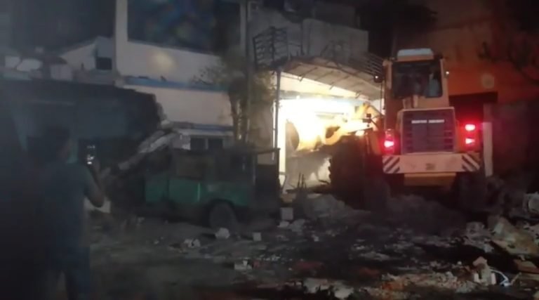 বরিশালে বুলডোজার দিয়ে গুঁড়িয়ে দেওয়া হলো সাদেক আবদুল্লাহর বাড়ি