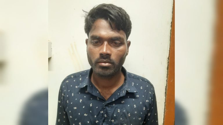 রাঙ্গাবালীতে শ্রমিকলীগ নেতা রাহাত শিকদার গণপিটুনির পর পুলিশের হাতে