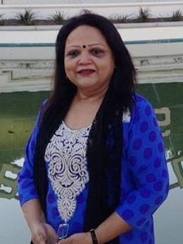 গান গাইতে গাইতে মঞ্চে লুটিয়ে পড়লেন সাবিনা ইয়াসমিন