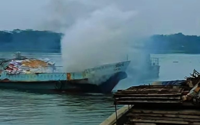 কীর্তনখোলা নদীতে ট্রলারে বিস্ফোরণ, দুইজন নিখোঁজ, ৪ জন আহত
