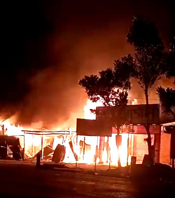 বরিশালের উজিরপুরের জয়শ্রী বাজারে ভয়াবহ অগ্নিকাণ্ড, ব্যাপক ক্ষতি