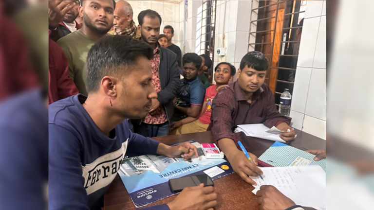 বাউফলে বিএনপির দুই গ্রুপের সংঘর্ষে উত্তেজনা, আহত ২০