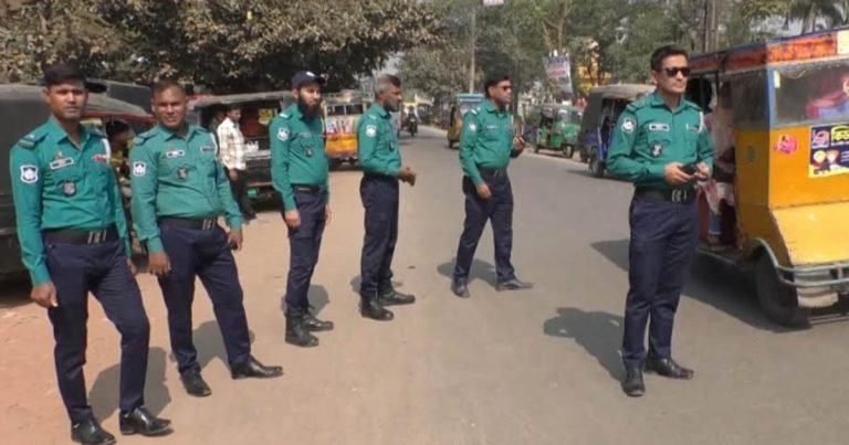  বরিশালে ‘অপারেশন ডেভিল হান্ট’’: জনমনে স্বস্তি, আটক ২