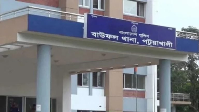 বাউফলে ‘অপারেশন ডেভিল হান্ট’-এ ইউপি চেয়ারম্যানসহ গ্রেপ্তার ২