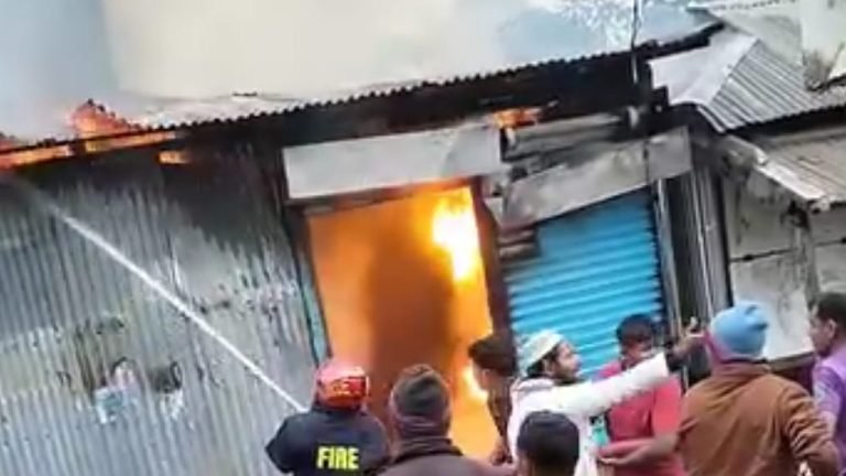 কলাপাড়ায় মশার কয়েলের কাঁচামালের কারখানায় ভয়াবহ অগ্নিকাণ্ড