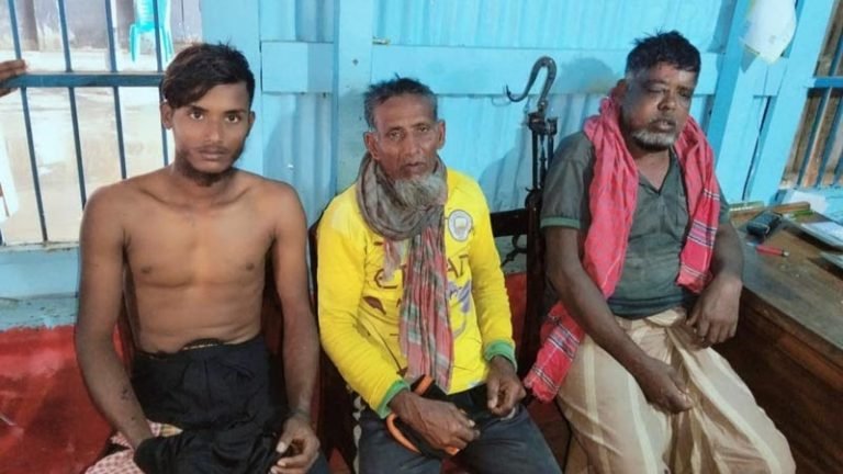 পায়রা বন্দরের অদূরে বঙ্গোপসাগরে জলদস্যুদের হামলা, তিন জেলে গুলিবিদ্ধ