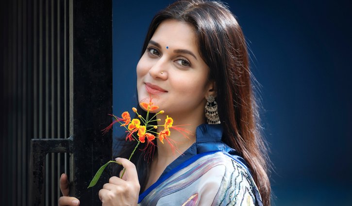 ভালোবাসা দিবসে মিথিলার ‘জলে জ্বলে তারা’ মুক্তি