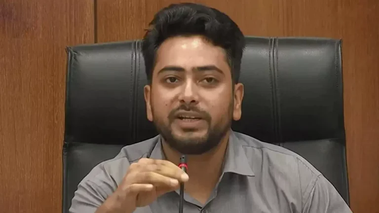 ধানমন্ডি ৩২-এর ঘটনা বিক্ষোভের বহিঃপ্রকাশ: নাহিদ ইসলাম