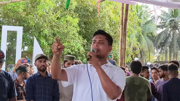 বিচার প্রক্রিয়া শেষ না হওয়া পর্যন্ত পুনর্বহাল সম্ভব নয়: হাসনাত আব্দুল্লাহ