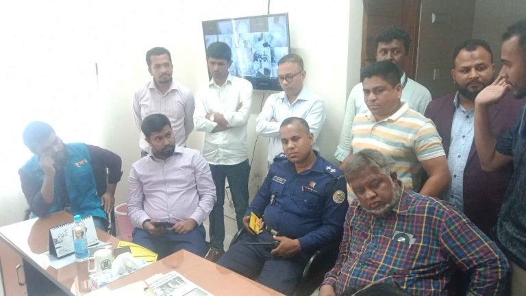 ঝালকাঠিতে পাসপোর্ট অফিসে দুদকের অভিযান, তিন দালাল আটক