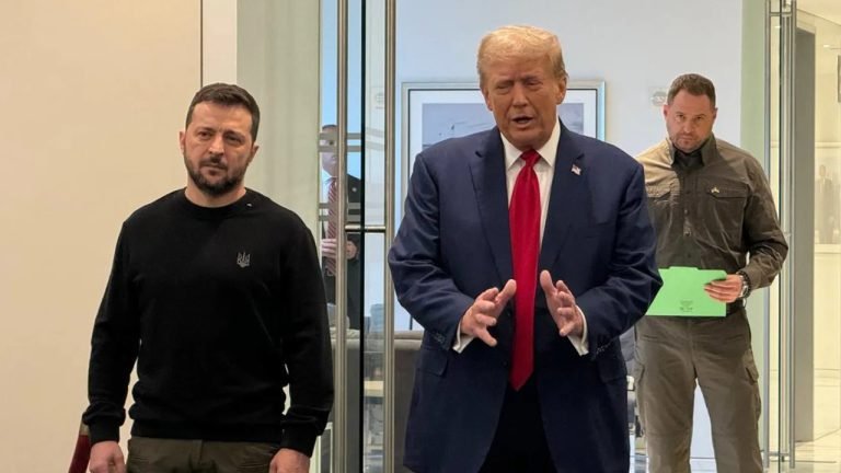 জেলেনস্কিকে ‘স্বৈরাচার’ বললেন ট্রাম্প