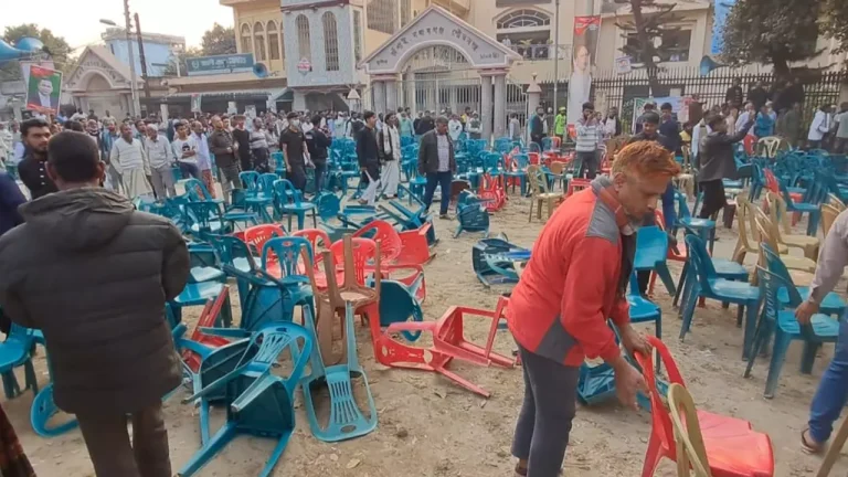 চাঁপাইনবাবগঞ্জে বিএনপির সমাবেশে দুই গ্রুপের হাতাহাতি, ককটেল বিস্ফোরণ