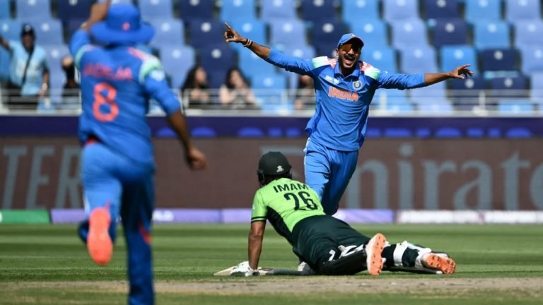 পাকিস্তানকে হারিয়ে সেমিতে এক পা ভারতের