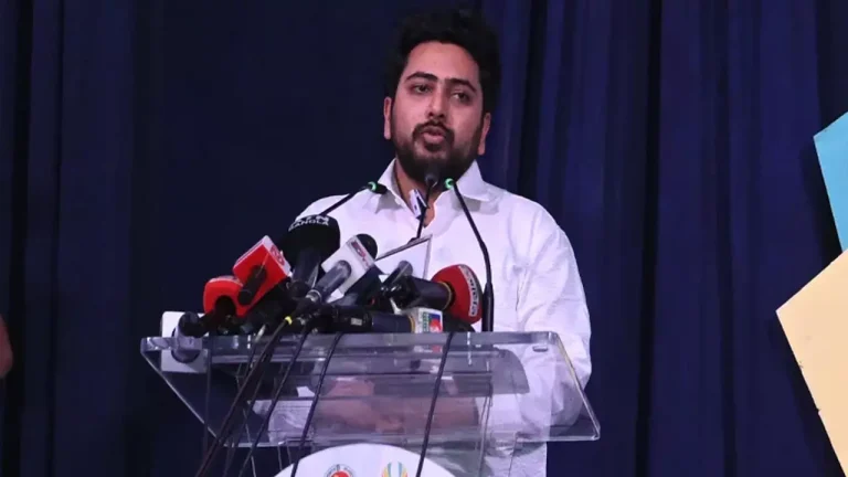 ক্যাম্পাসে পেশিশক্তি নির্ভর ছাত্র রাজনীতির অবসান প্রয়োজন: নাহিদ ইসলাম