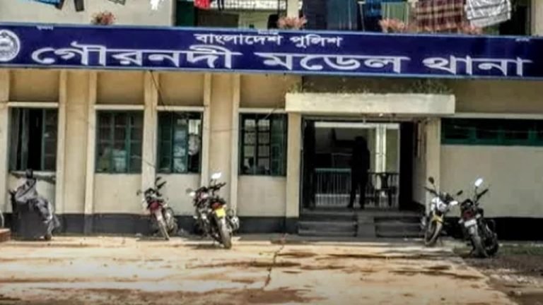 গৌরনদীতে দুই কলেজ ছাত্রীকে অপহরণ, গ্রেপ্তার ৩