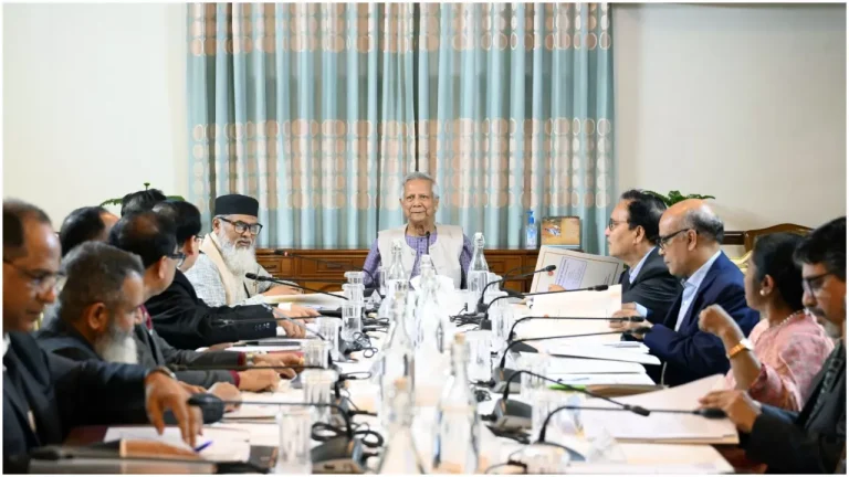 হজযাত্রীদের সুবিধার জন্য ‘হজ ম্যানেজমেন্ট সেন্টার’ চালুর নির্দেশ প্রধান উপদেষ্টার