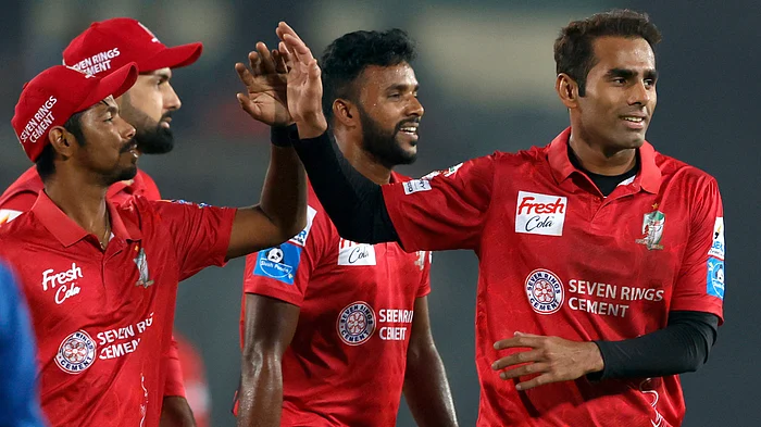 বরিশালের ‘লঞ্চে’ নিশাম, থামাবে কে?