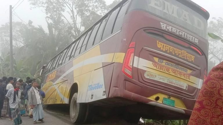 পিরোজপুরে বাসের ধাক্কায় বাবা-ছেলে নিহত